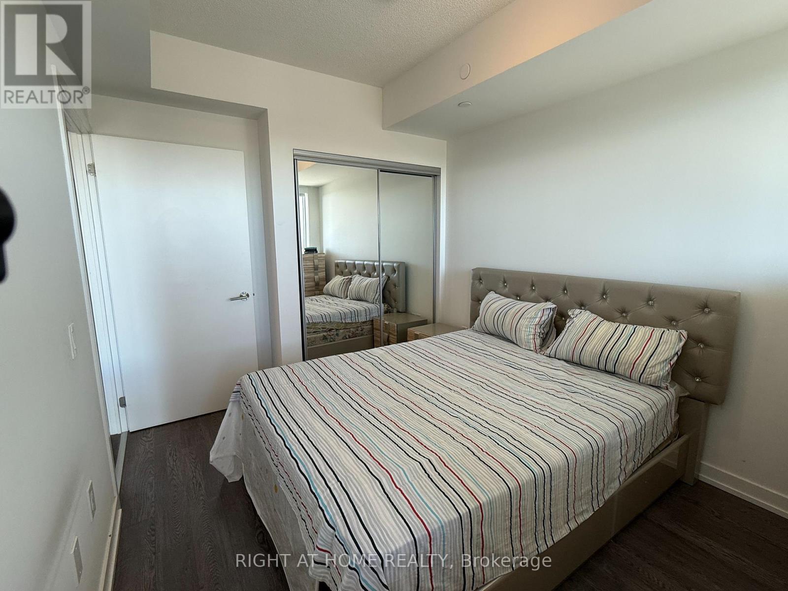 1515 - 20 O'neill Road, Toronto, Ontario  M3C 0R2 - Photo 9 - C14028102
