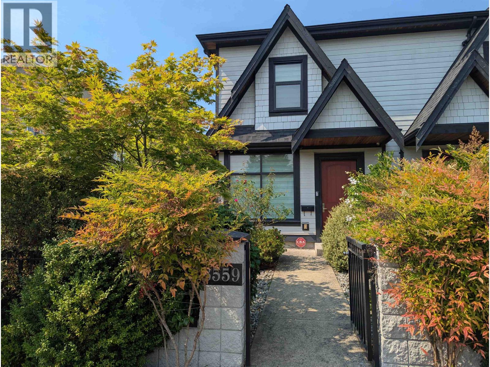 8559 Montcalm Street, Vancouver, British Columbia  V6P 4P6 - Photo 3 - R3157702