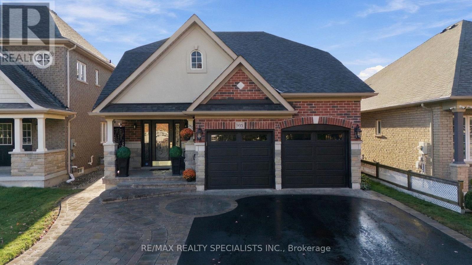 935 BARBADOS STREET, Oshawa, Ontario