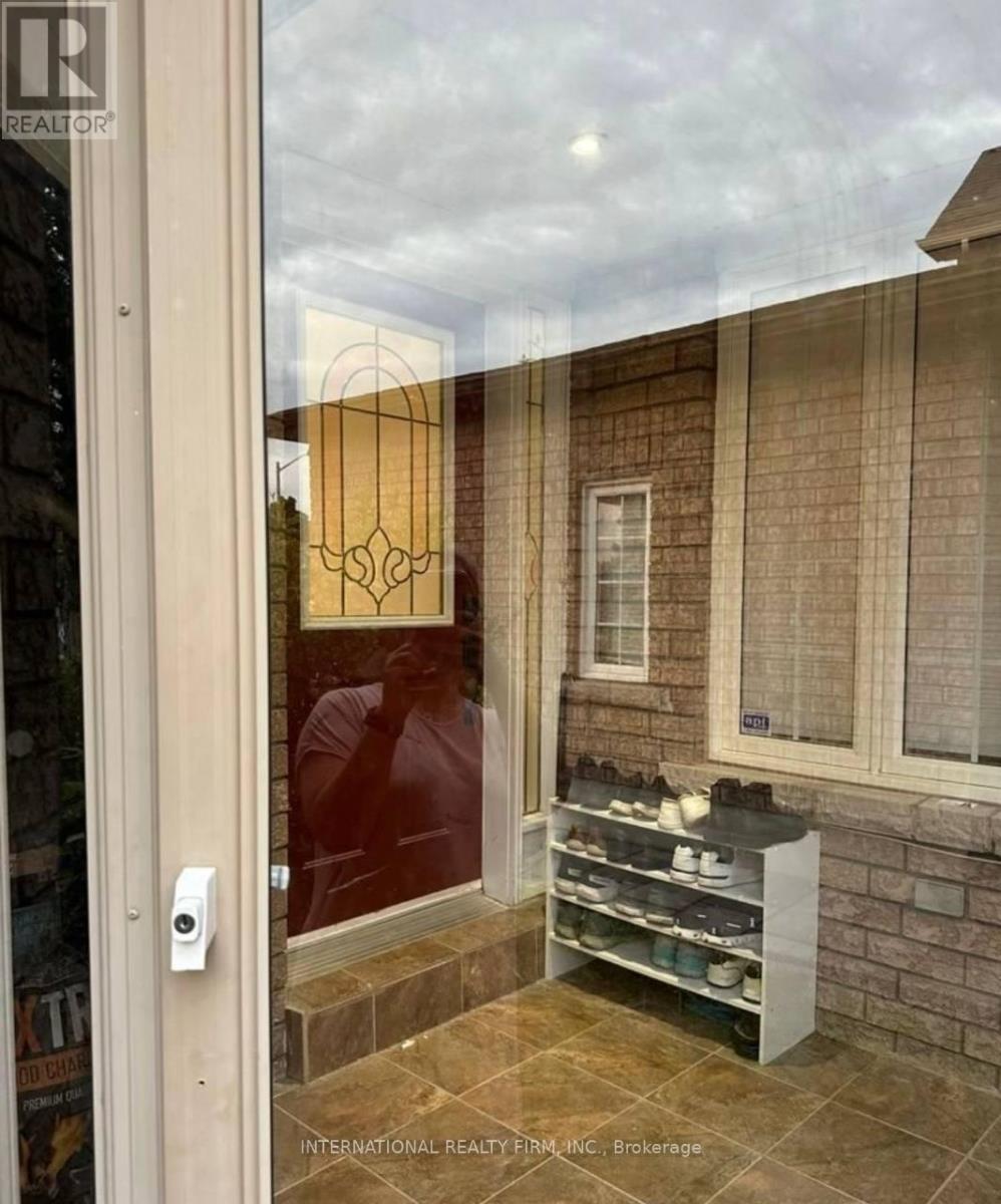 6 Woodhaven Crescent, Richmond Hill, Ontario  L4E 3T1 - Photo 3 - N14028028
