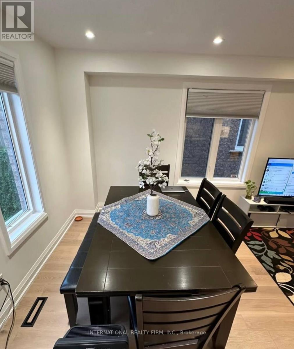 6 Woodhaven Crescent, Richmond Hill, Ontario  L4E 3T1 - Photo 7 - N14028028