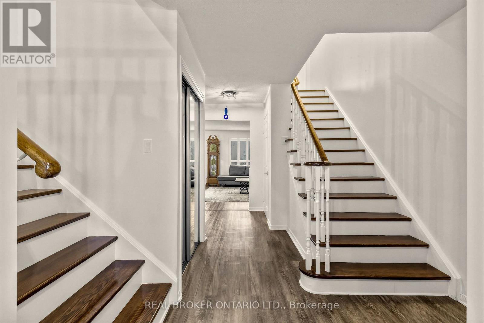 26 White Boulevard, Vaughan, Ontario  L4J 5Z3 - Photo 4 - N14028174