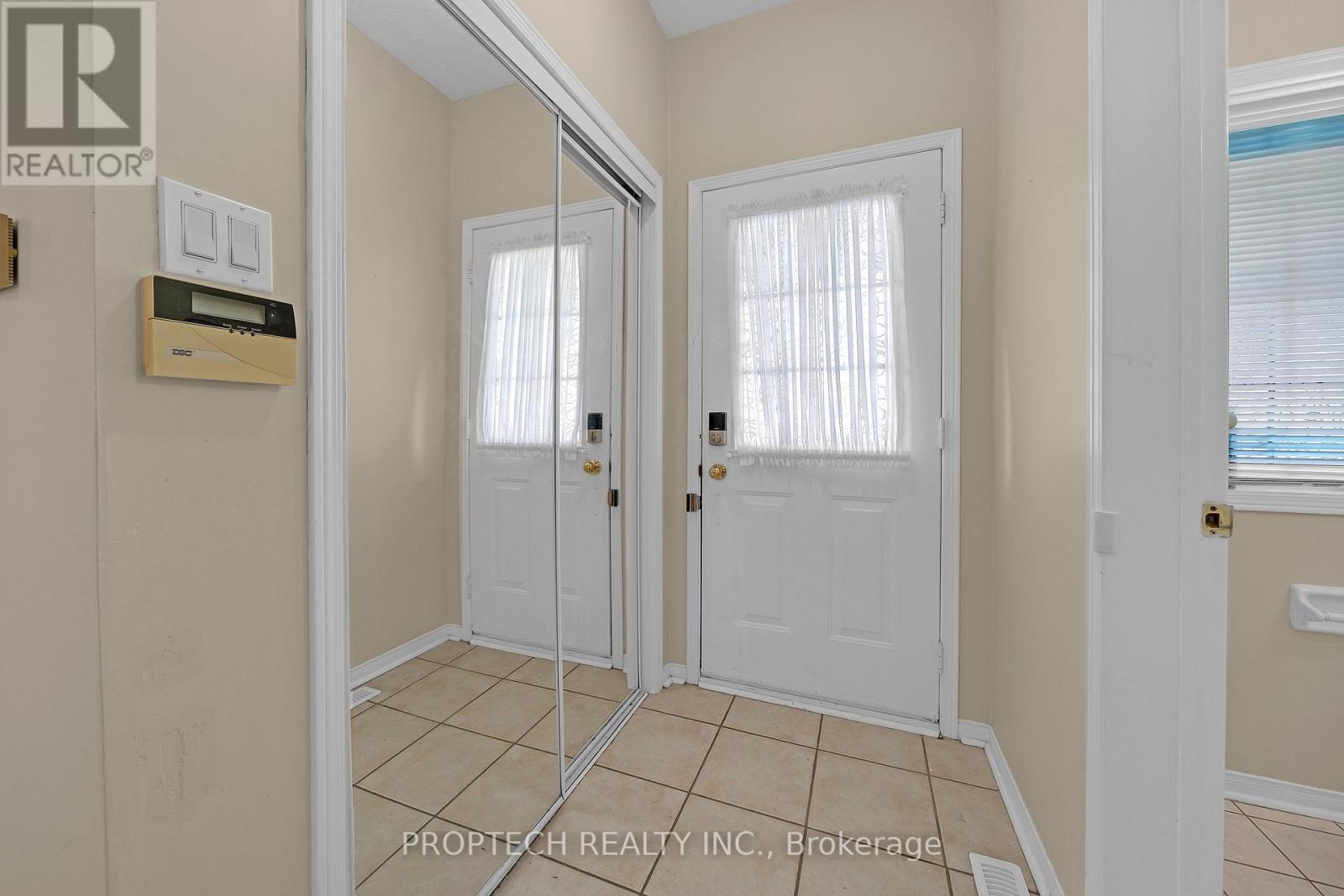 5 Hartwell Place, Markham, Ontario  L6C 2K3 - Photo 3 - N14028250