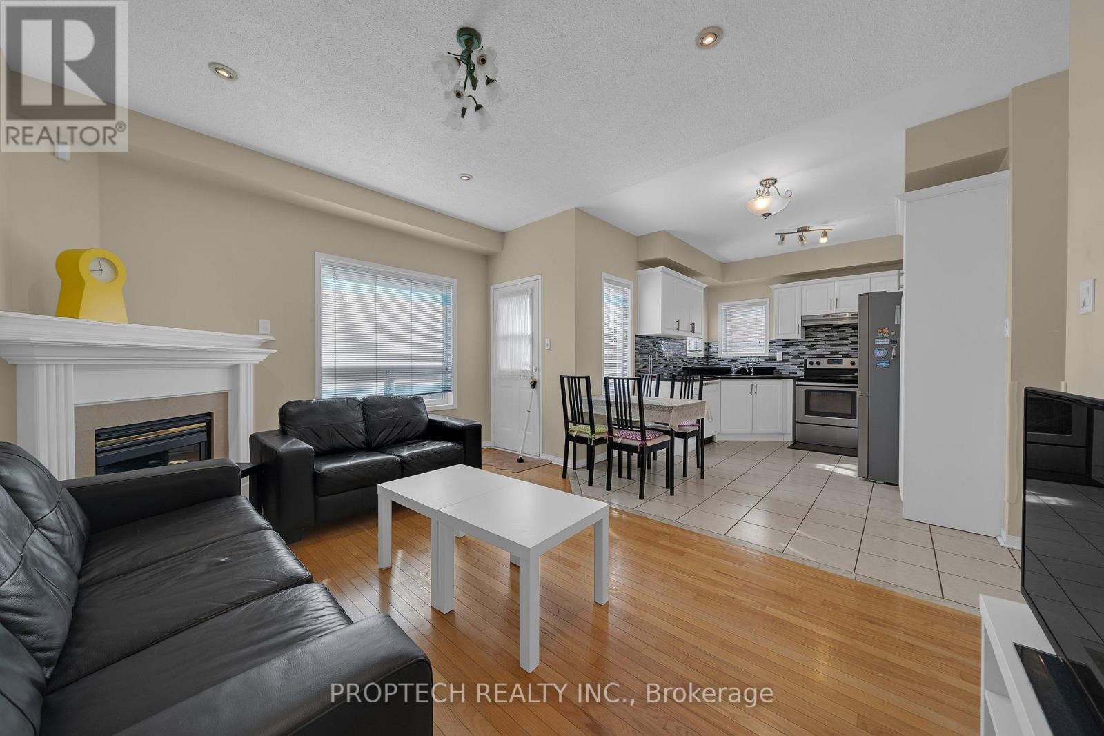 5 Hartwell Place, Markham, Ontario  L6C 2K3 - Photo 9 - N14028250
