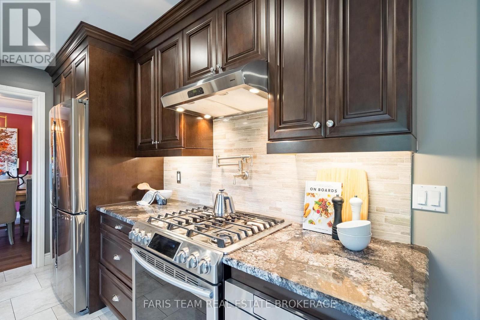 61 Oakridge Drive, Barrie (Sunnidale), Ontario  L4N 5N6 - Photo 4 - S14028252
