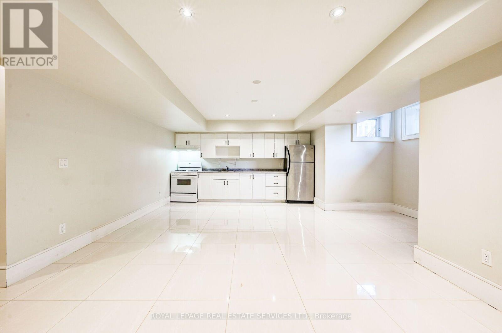 L - 63 Burrows Avenue, Toronto, Ontario  M9B 4W8 - Photo 4 - W14028000
