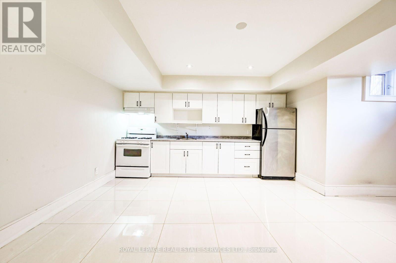 L - 63 Burrows Avenue, Toronto, Ontario  M9B 4W8 - Photo 5 - W14028000