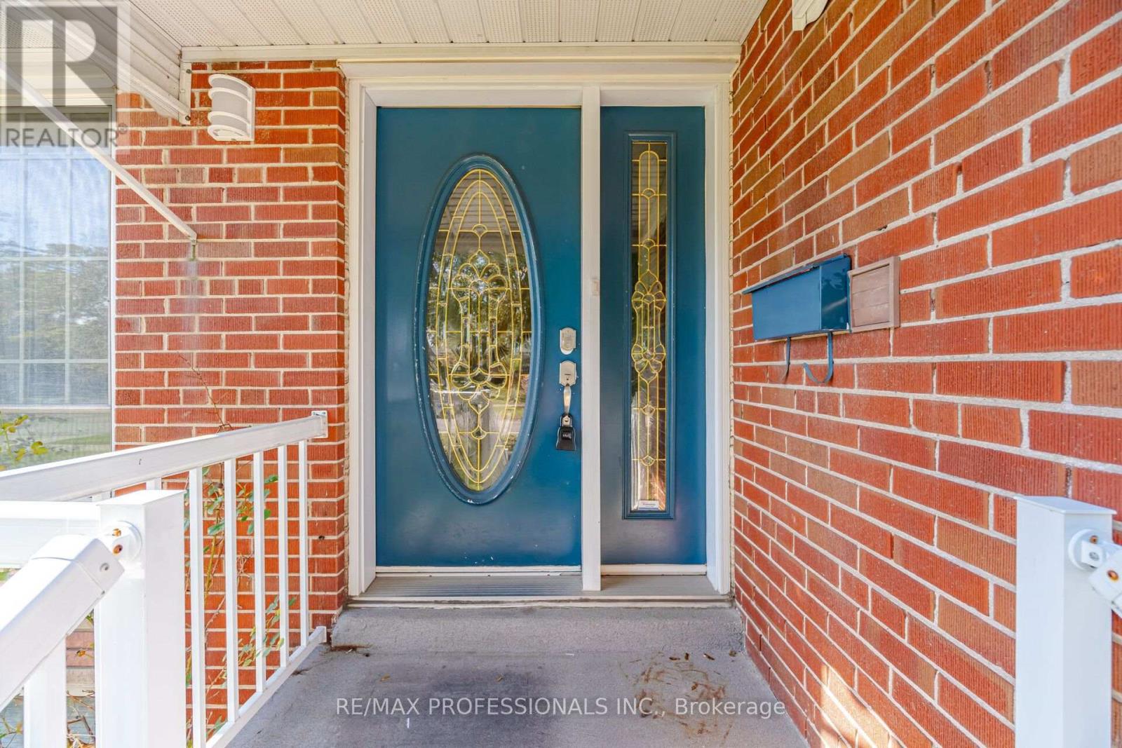 75 Sabrina Drive, Toronto, Ontario  M9R 2J8 - Photo 4 - W14028106