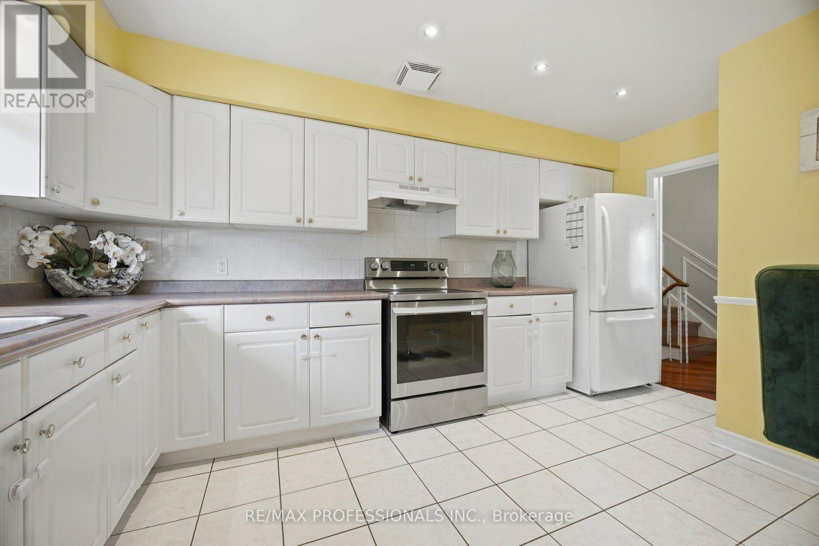 75 Sabrina Drive, Toronto, Ontario  M9R 2J8 - Photo 7 - W14028106