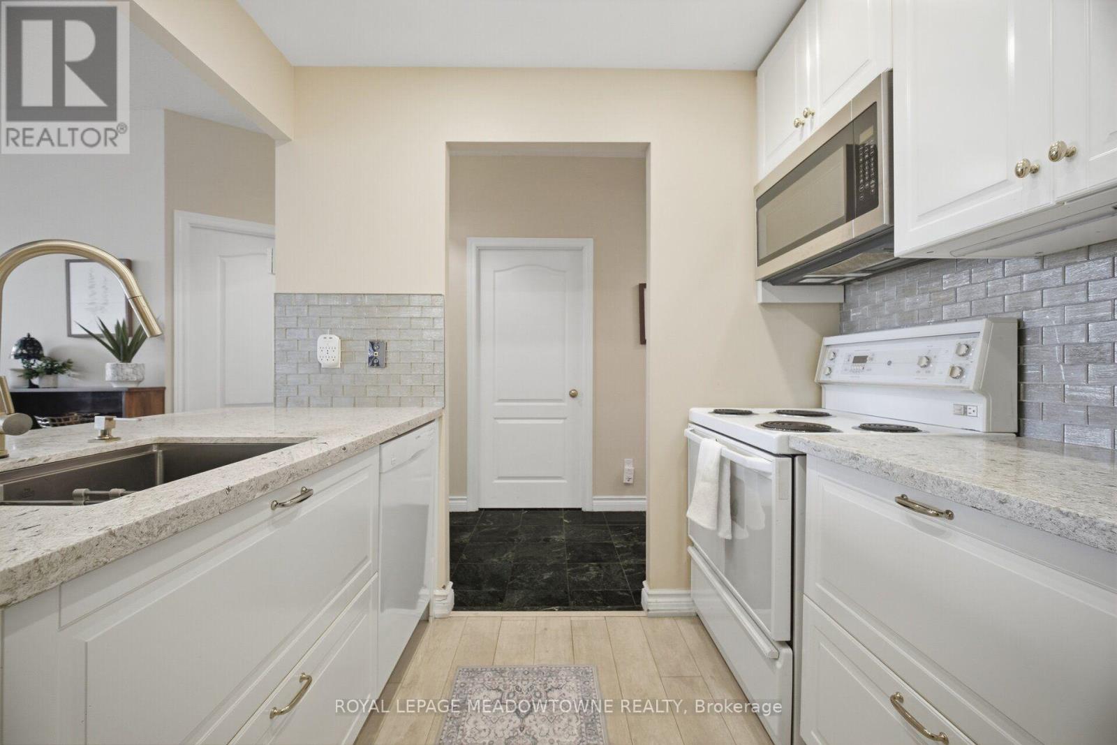 816 - 1 Ripley Avenue, Toronto, Ontario  M6S 4Z6 - Photo 10 - W14028138