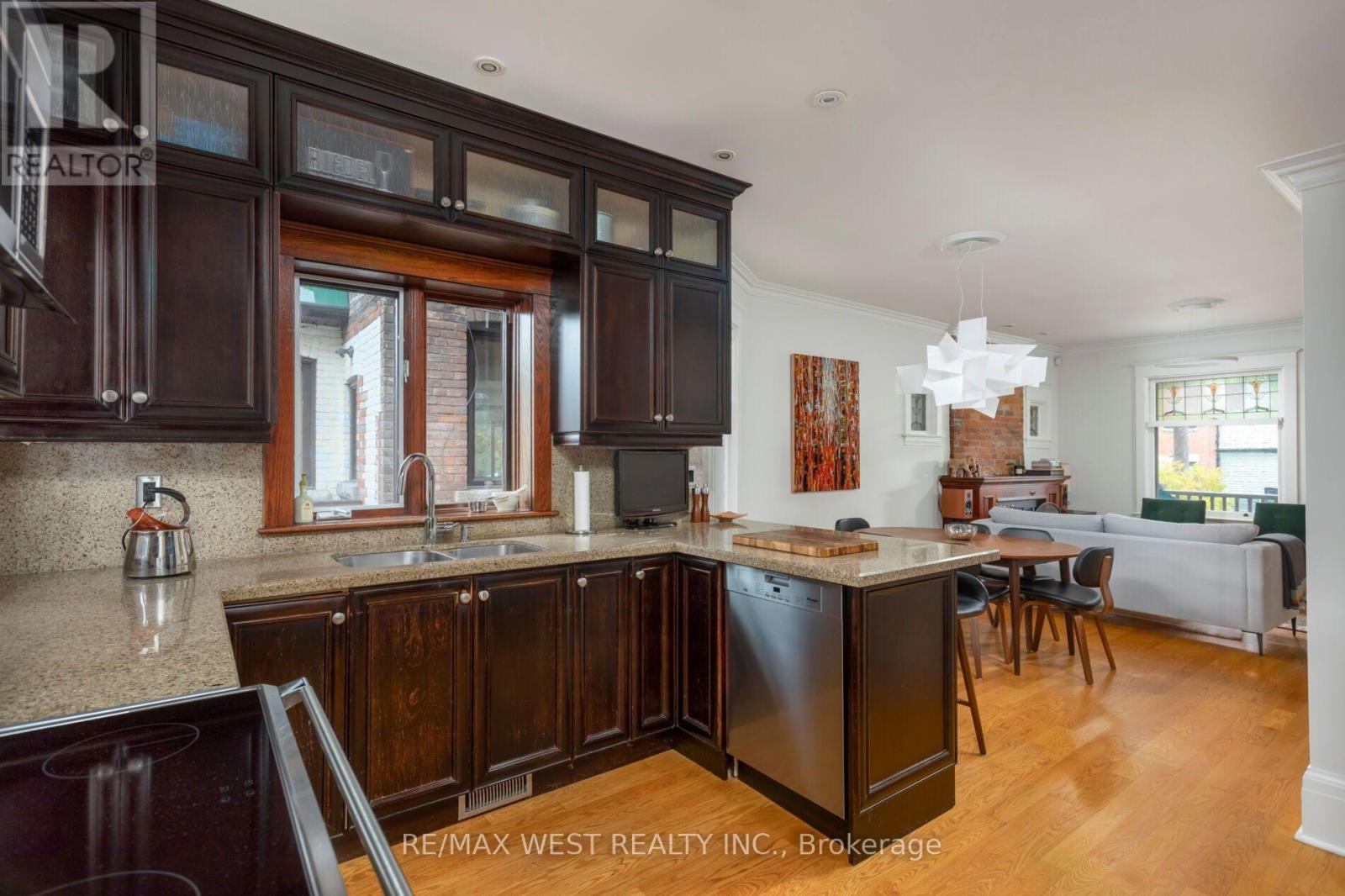 81 Chelsea Avenue, Toronto, Ontario  M6P 1B9 - Photo 12 - W14028154
