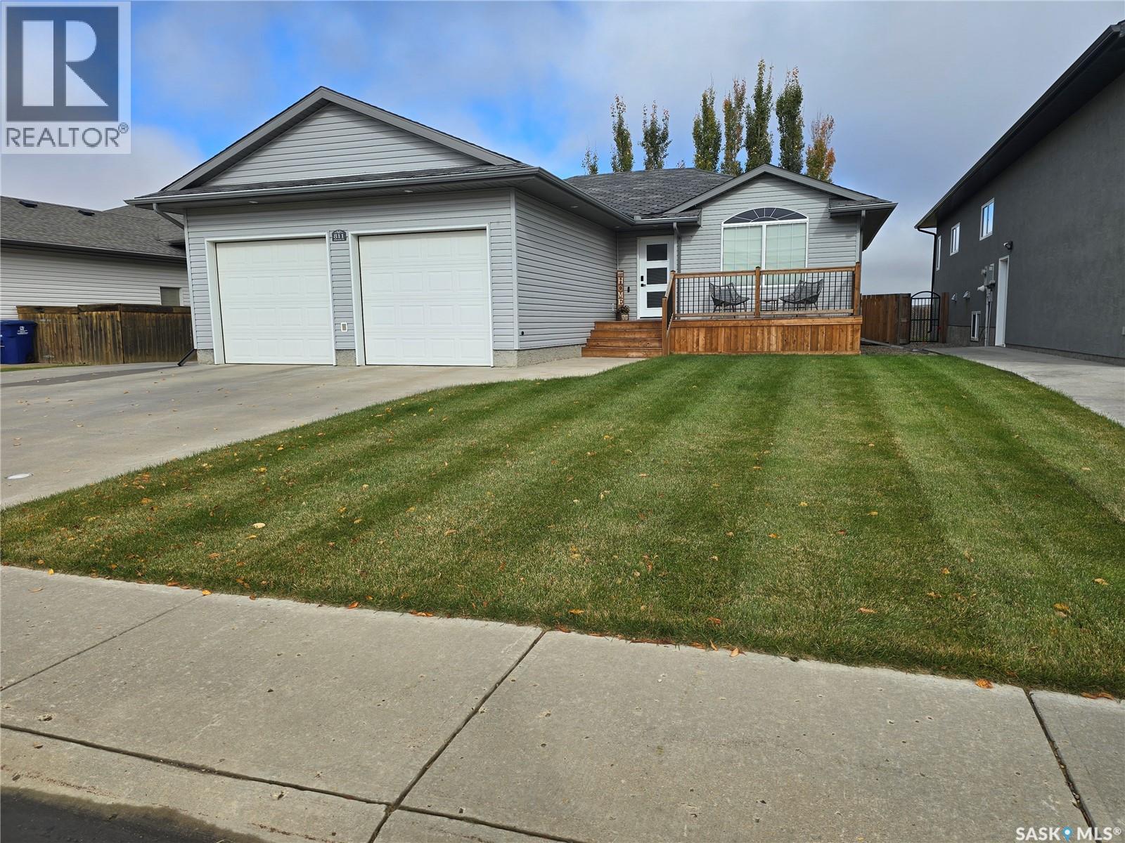 811 Johnston Drive, Weyburn, Saskatchewan  S4H 3M5 - Photo 1 - SK050984