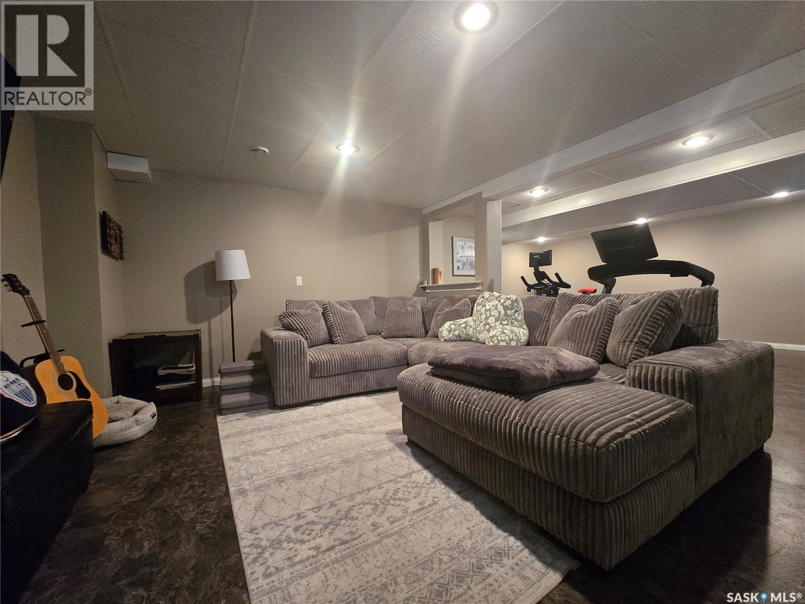811 Johnston Drive, Weyburn, Saskatchewan  S4H 3M5 - Photo 24 - SK050984