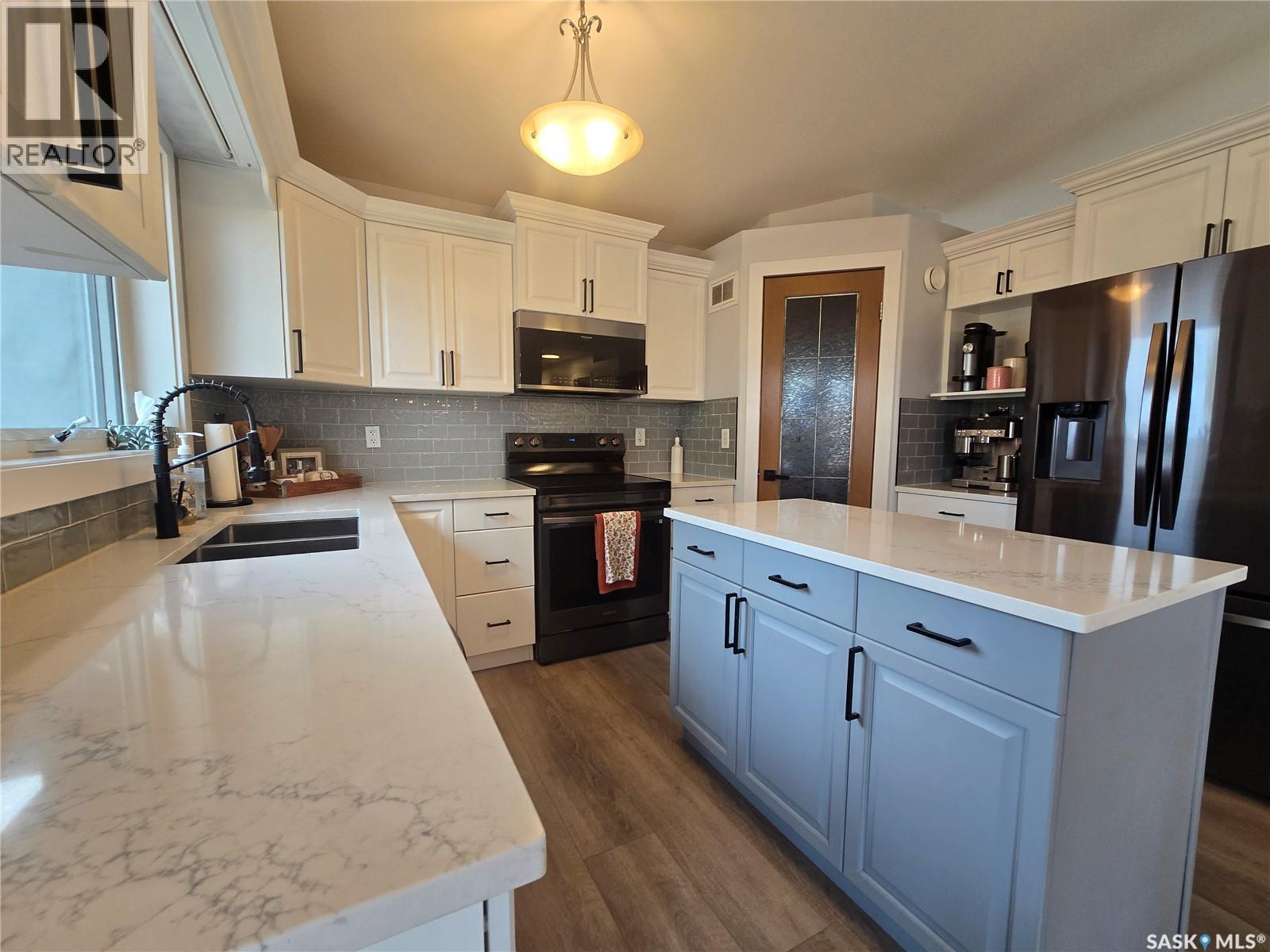 811 Johnston Drive, Weyburn, Saskatchewan  S4H 3M5 - Photo 5 - SK050984