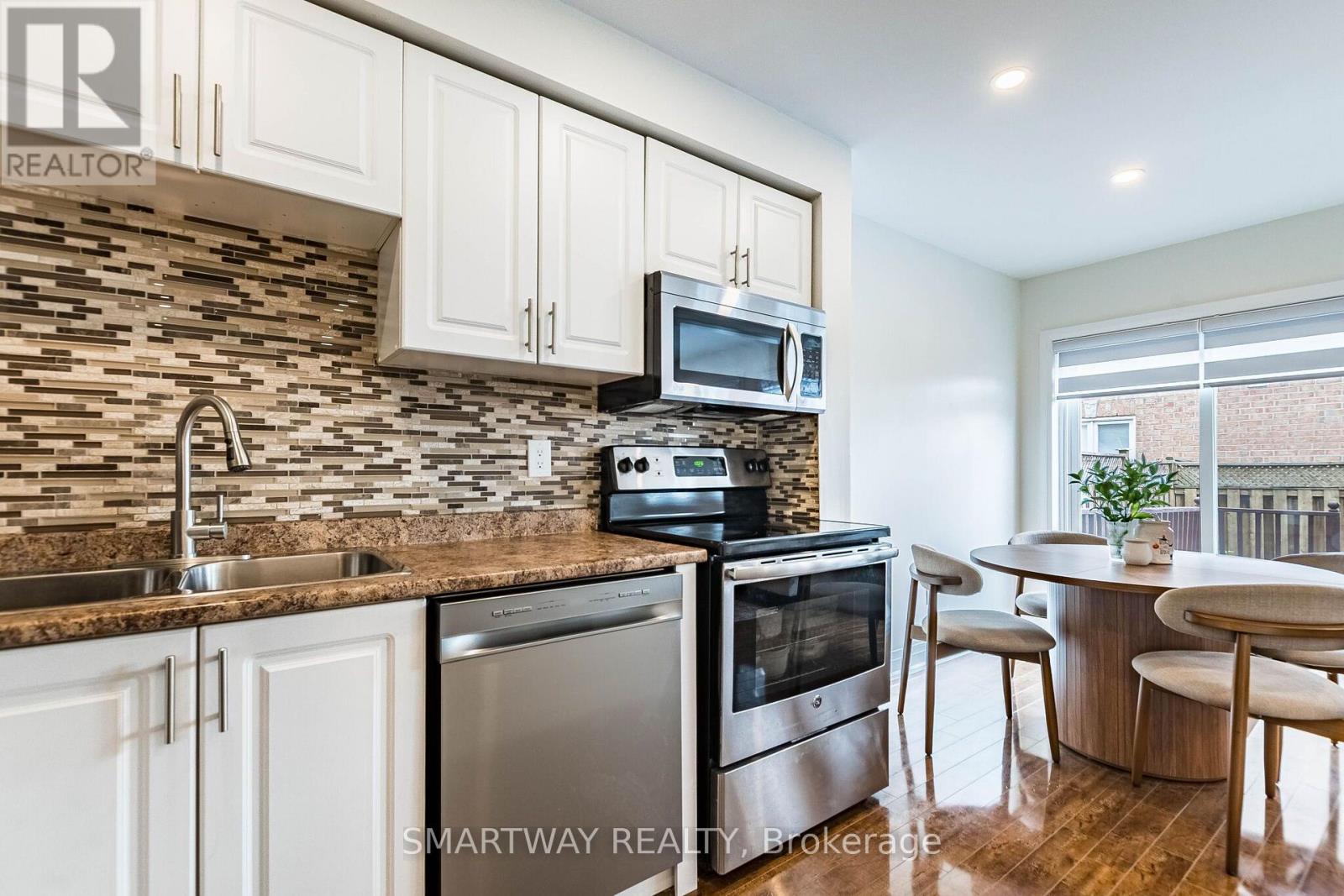 94 Goldenlight Circle, Brampton, Ontario  L6X 4N6 - Photo 20 - W14028300