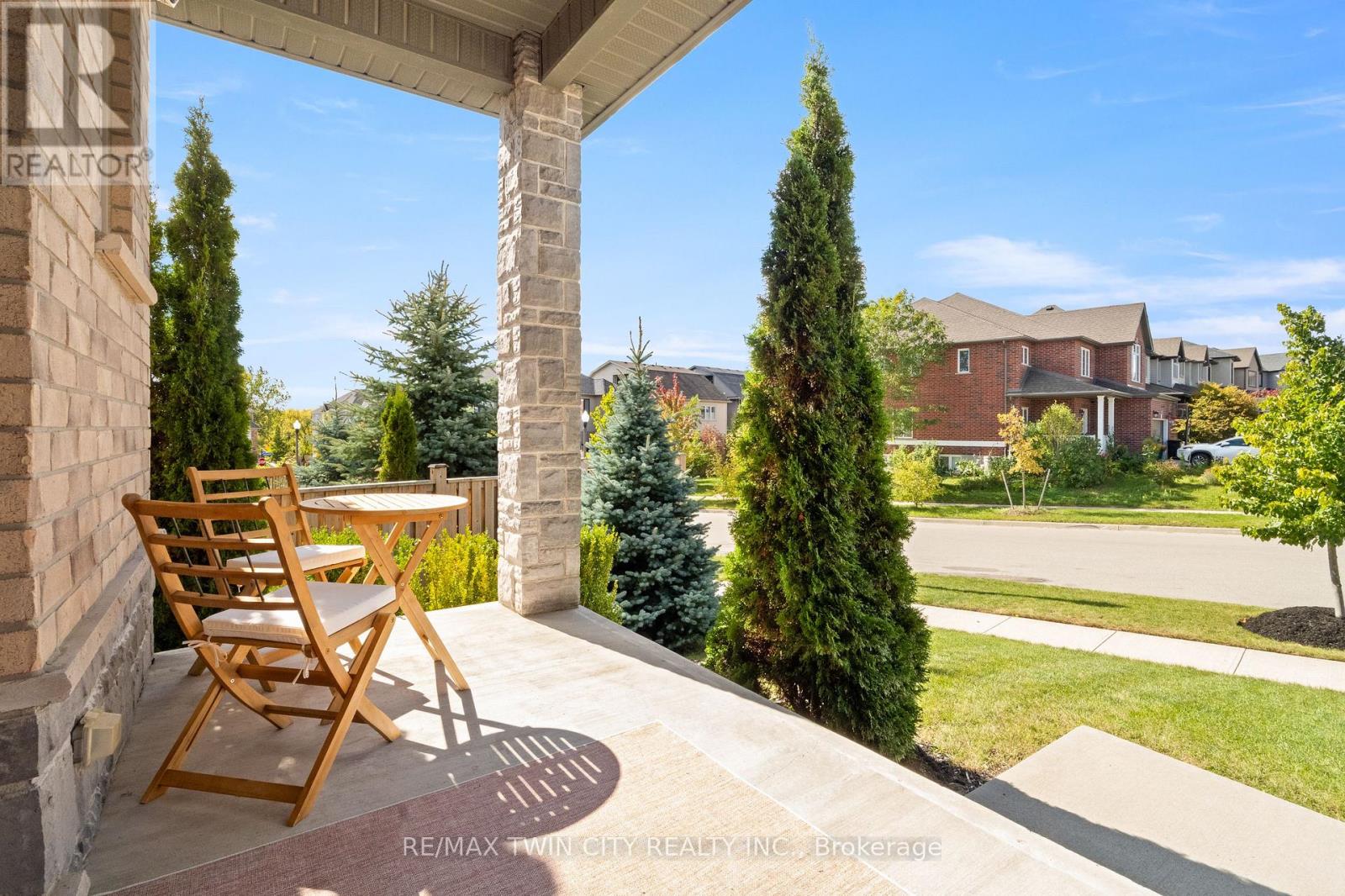 43 Frontier Drive, Kitchener, Ontario  N2P 0G3 - Photo 4 - X14028050