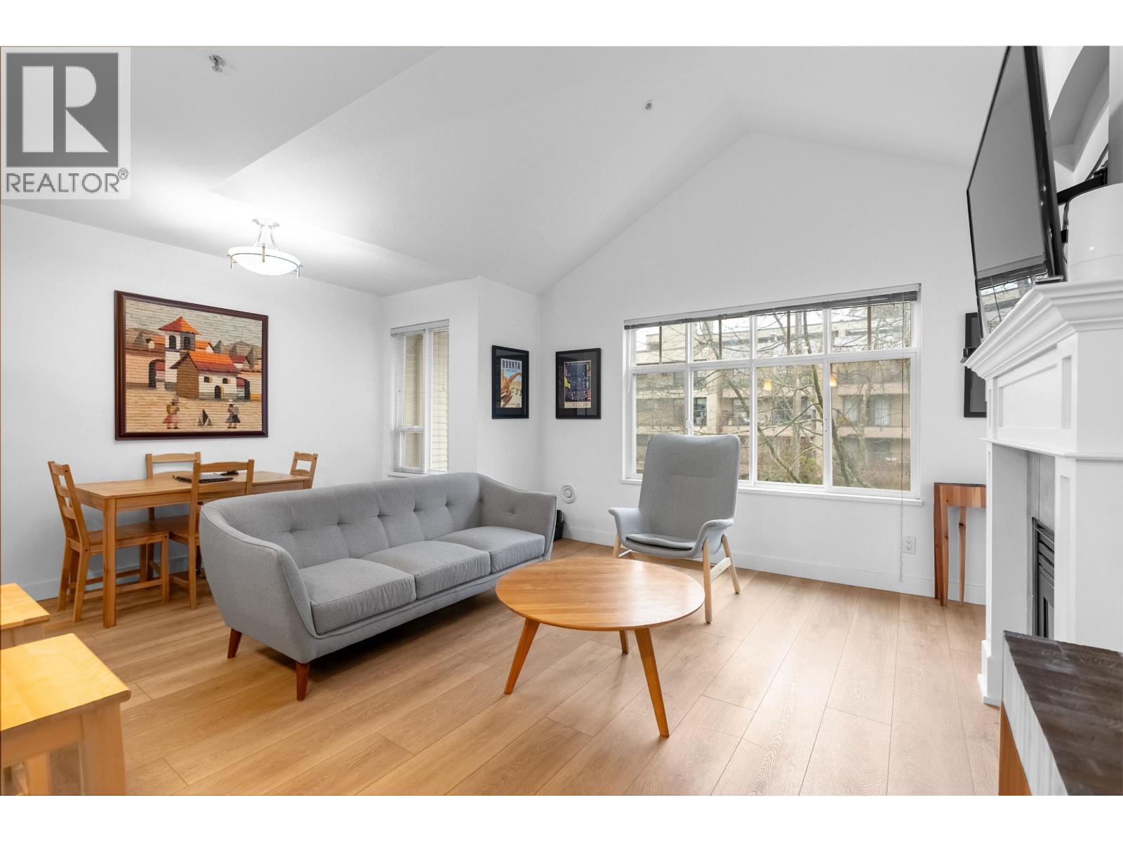 302 333 E 1st Street, North Vancouver, British Columbia  V7L 4W9 - Photo 2 - R3100314