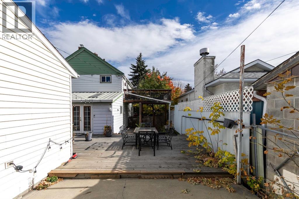 407 11 Street NE