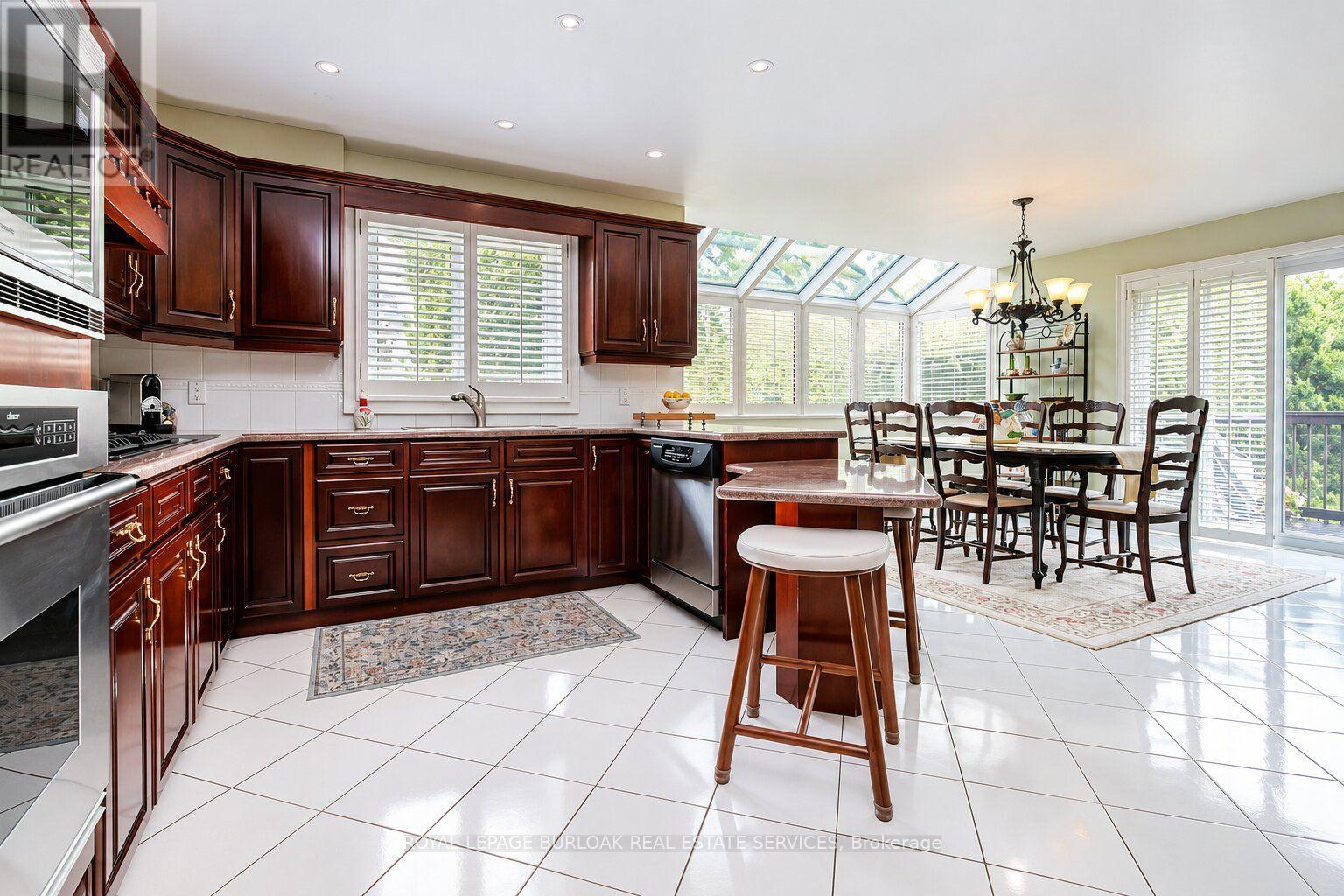 1820 Shady Creek Court, Mississauga, Ontario  L5L 3W2 - Photo 9 - W13763434