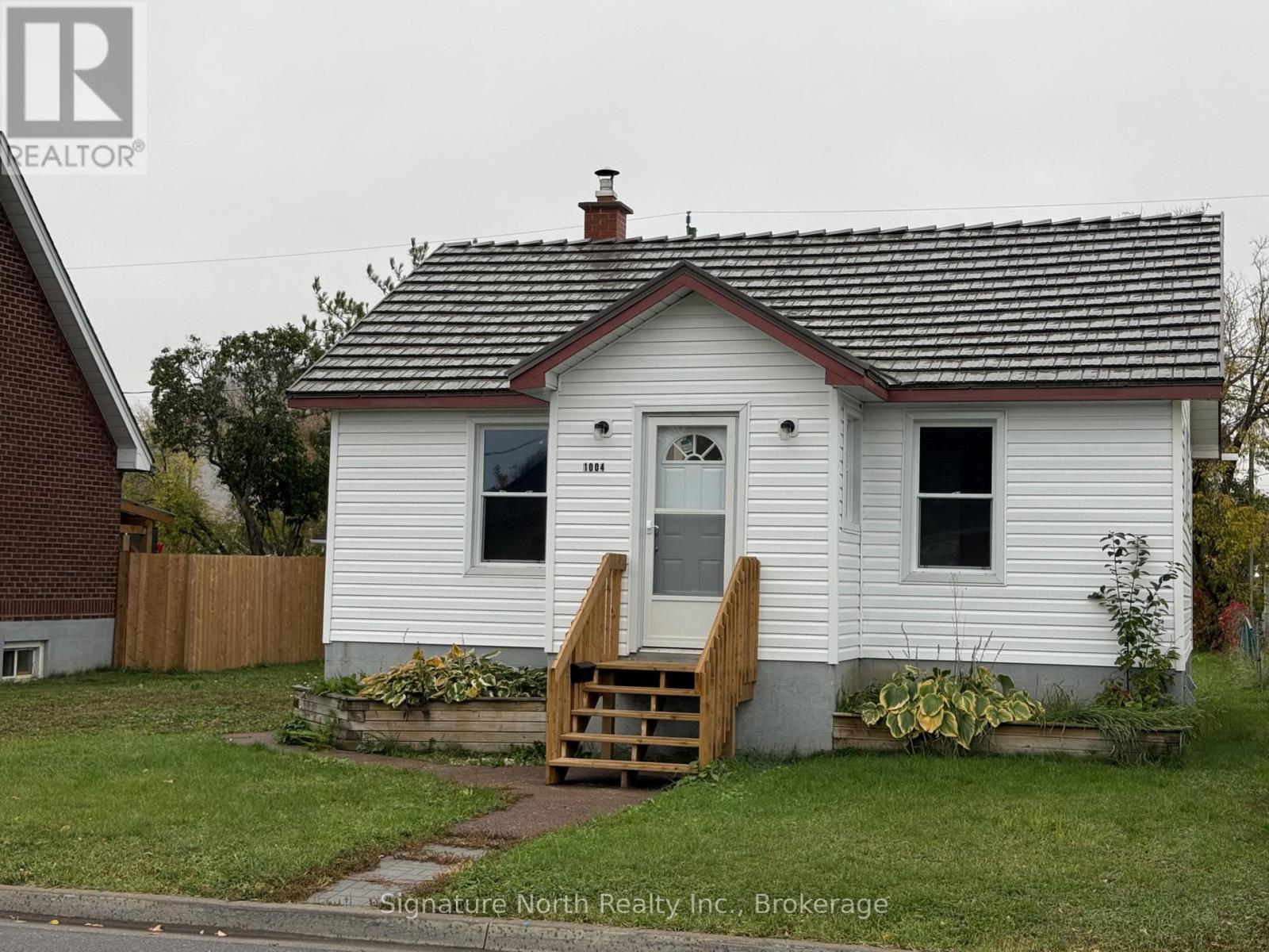 1004 Gore Street W, Thunder Bay, Ontario  P7E 3T1 - Photo 1 - X14028346