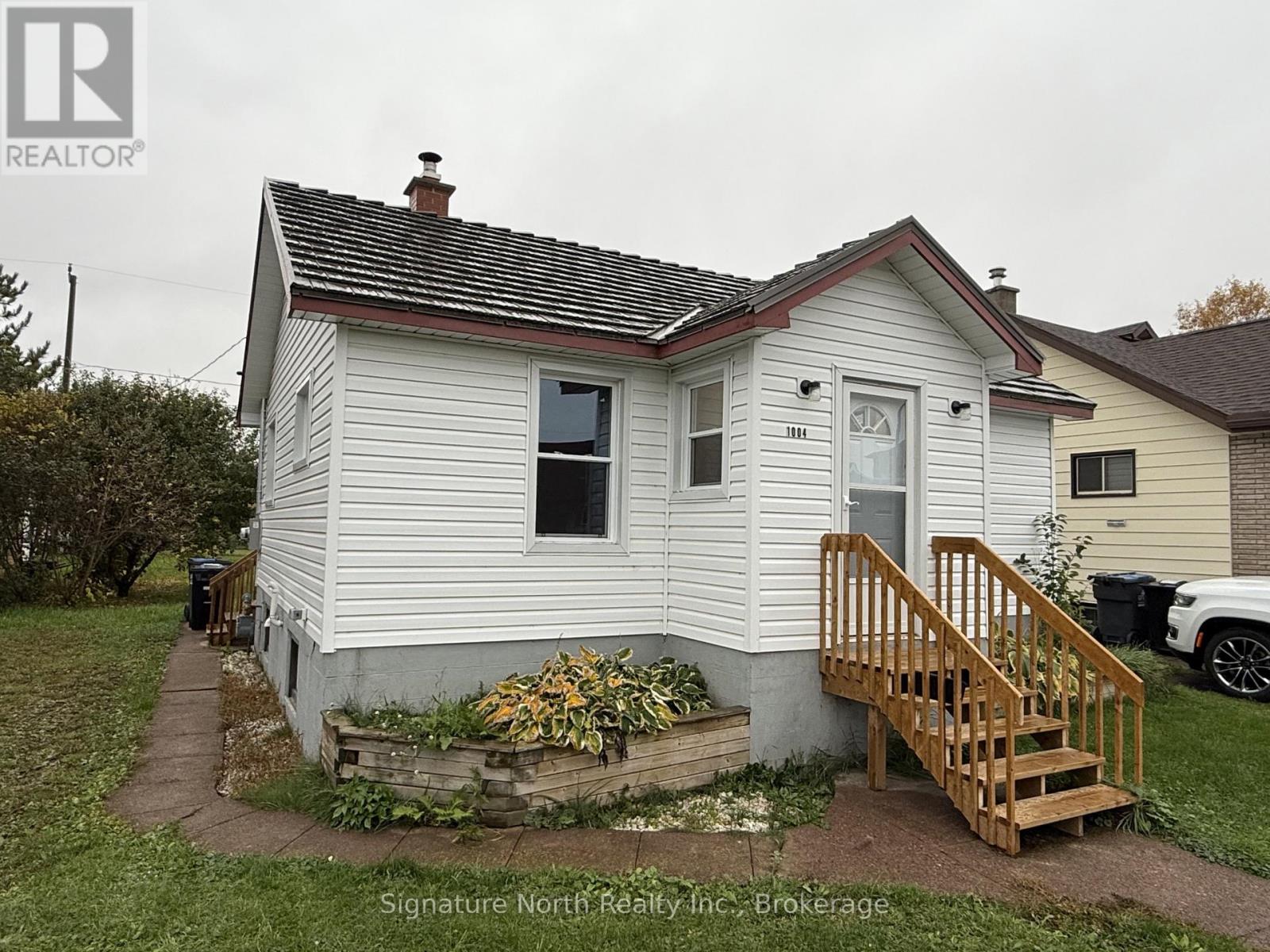 1004 Gore Street W, Thunder Bay, Ontario  P7E 3T1 - Photo 2 - X14028346