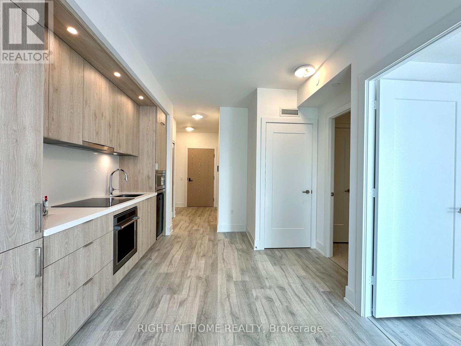 2905 - 10 Inn On The Park Drive, Toronto, Ontario  M3C 0P9 - Photo 3 - C14028328