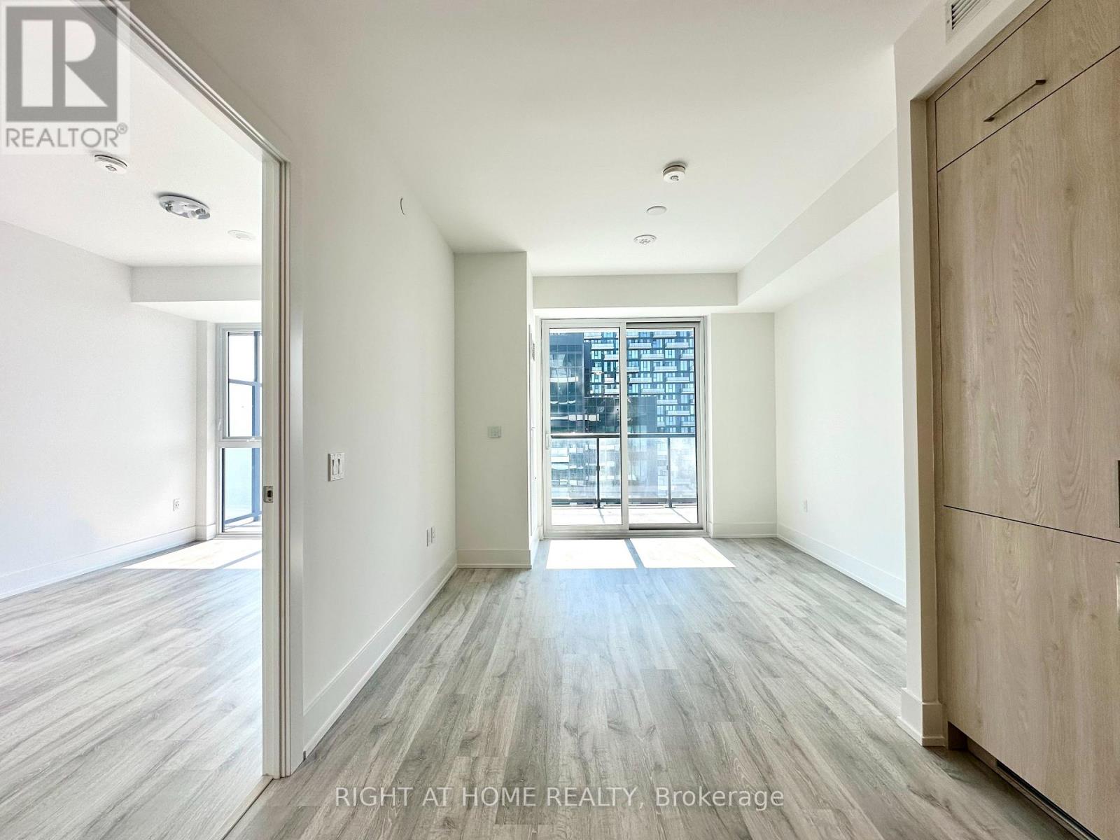 2905 - 10 Inn On The Park Drive, Toronto, Ontario  M3C 0P9 - Photo 5 - C14028328