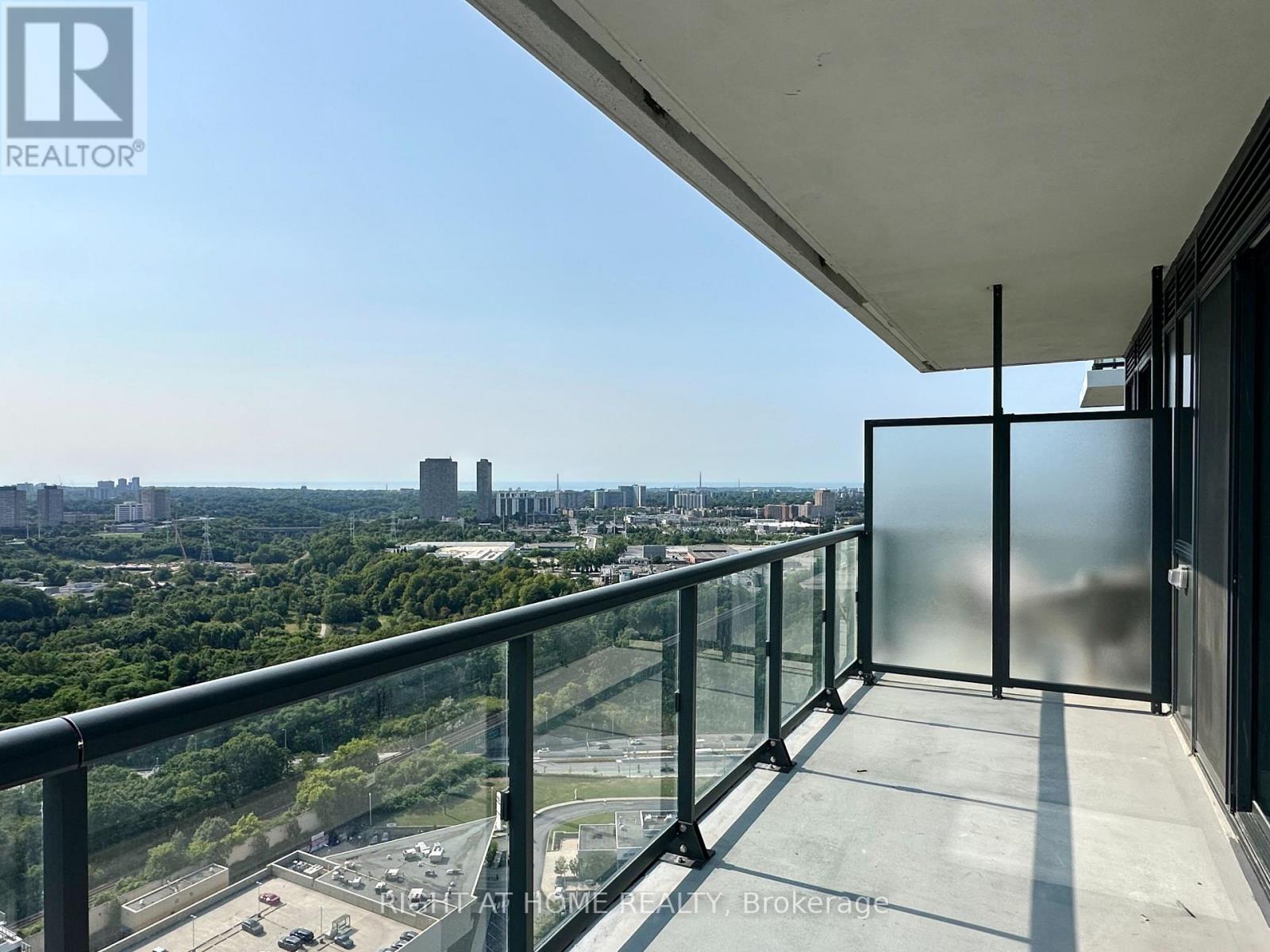 2905 - 10 INN ON THE PARK DRIVE