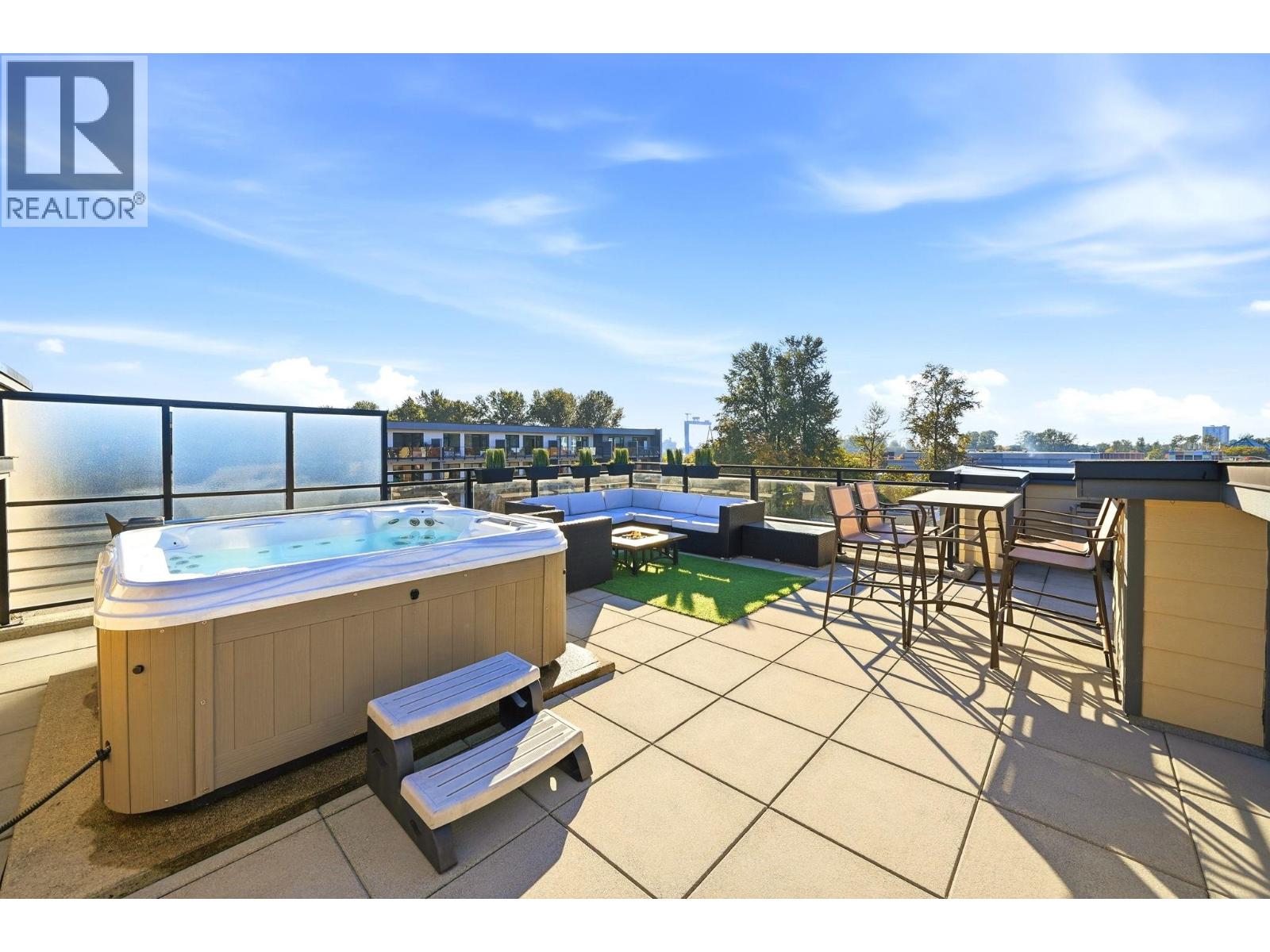409 733 W 14TH STREET, north vancouver, British Columbia