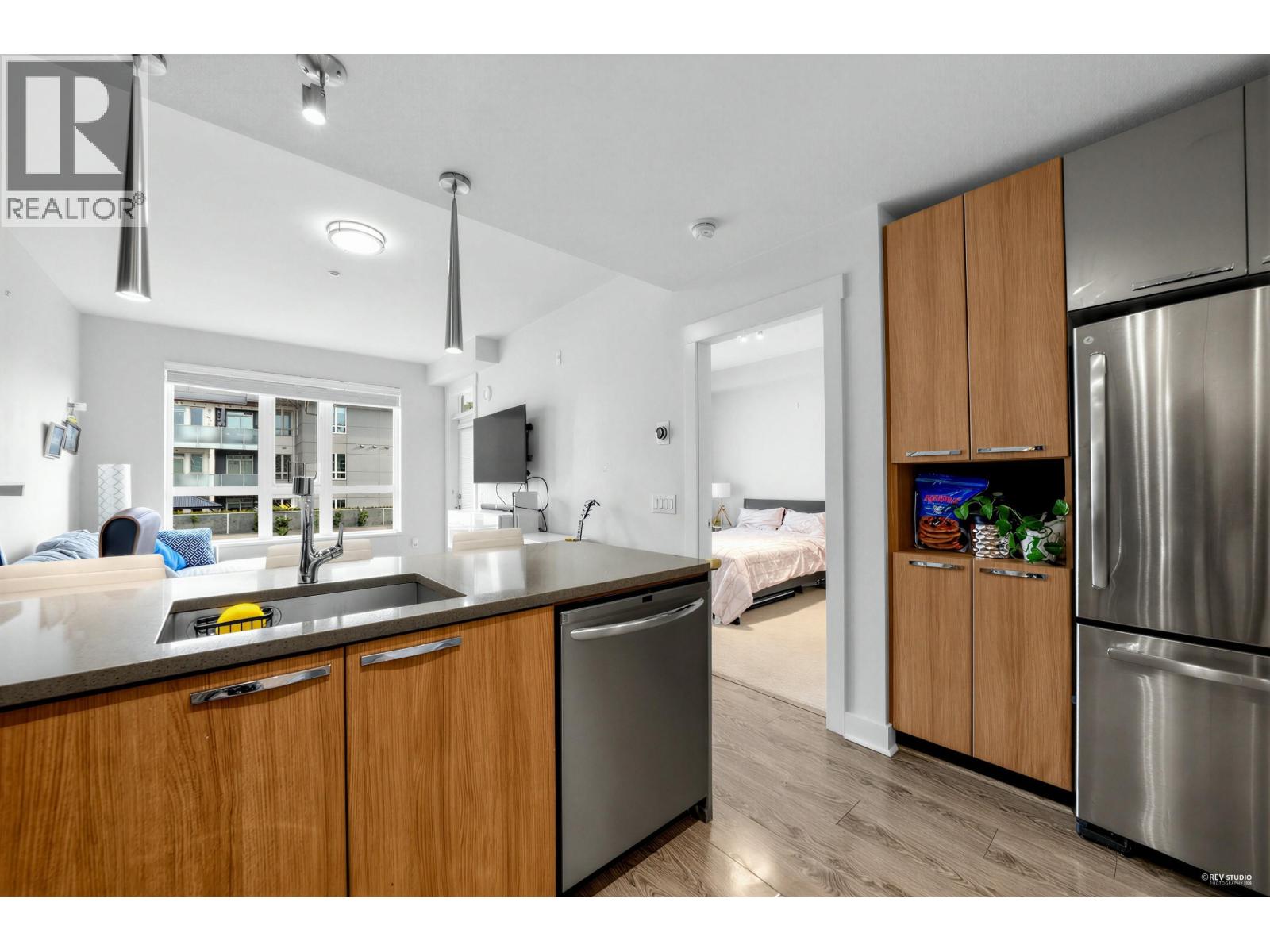 307 733 W 14th Street, North Vancouver, British Columbia  V7M 0C6 - Photo 3 - R3174745