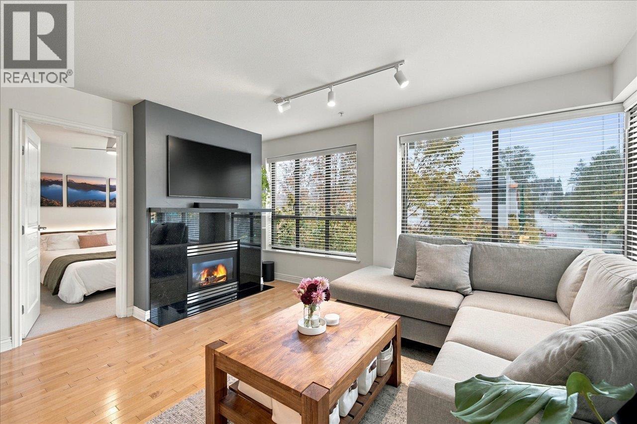 303 2015 TRAFALGAR STREET, vancouver, British Columbia