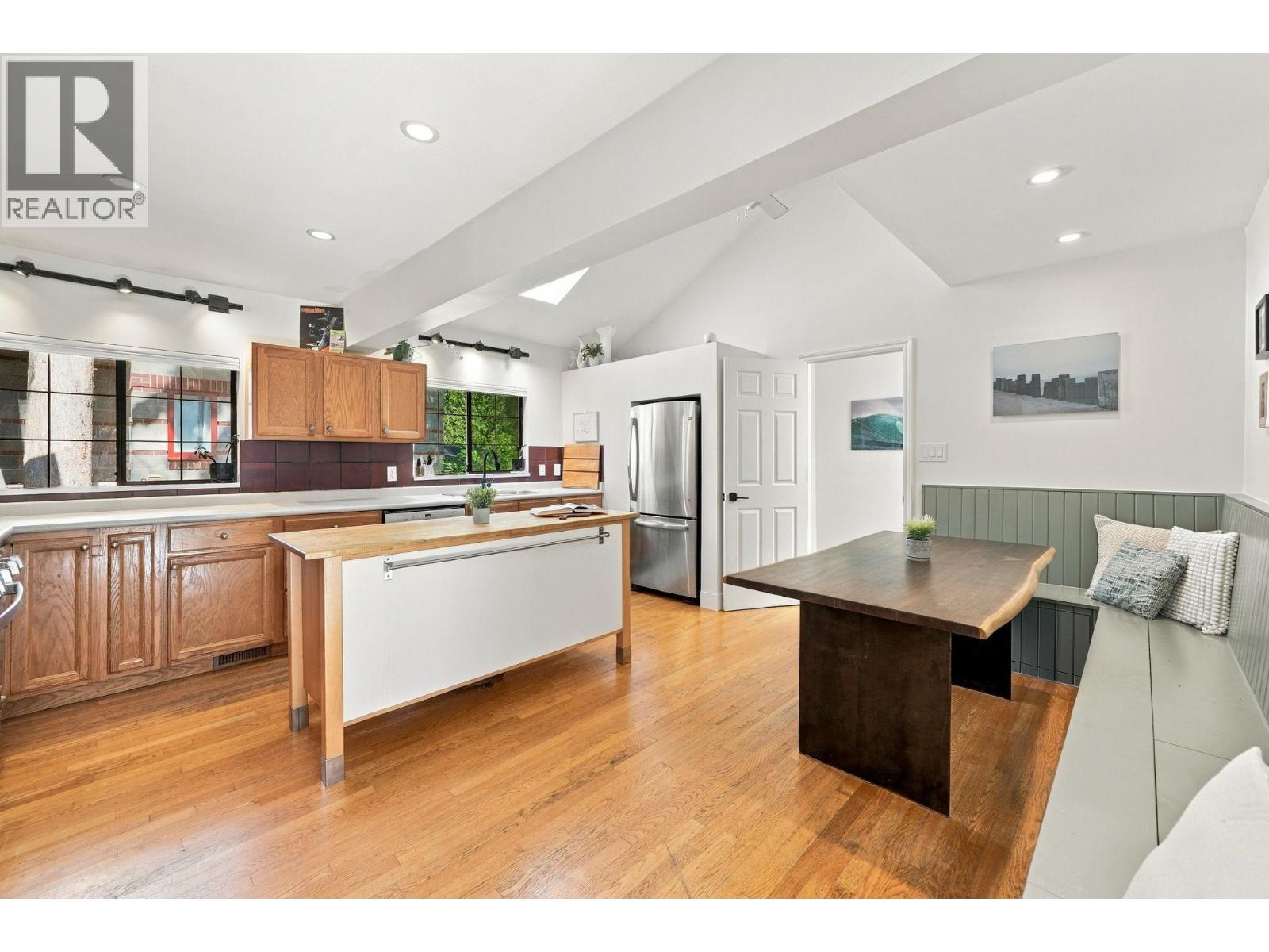 1720 Deep Cove Road, North Vancouver, British Columbia  V7G 1S5 - Photo 8 - R3174757