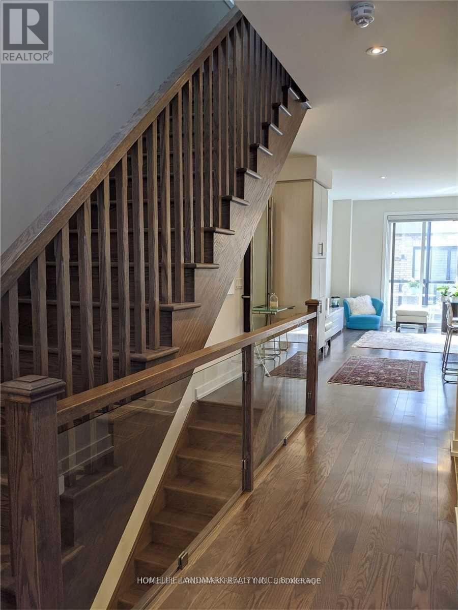 10 Glenngarry Crescent, Vaughan, Ontario L6A 4Z4 - Photo 2 - N14028440