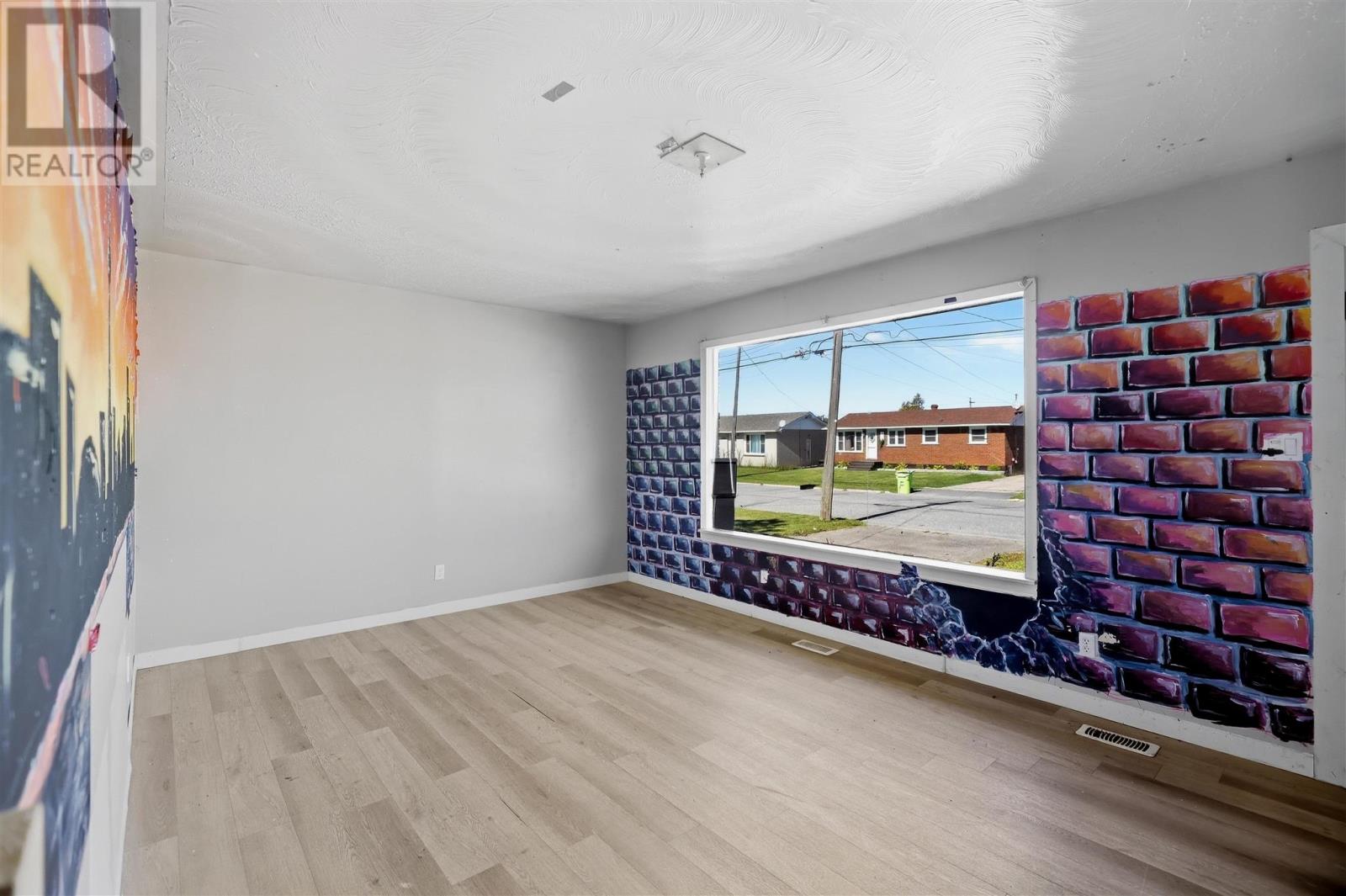 263 Rossmore Rd, Sault Ste. Marie, Ontario  P6C 2Y9 - Photo 2 - SM262859