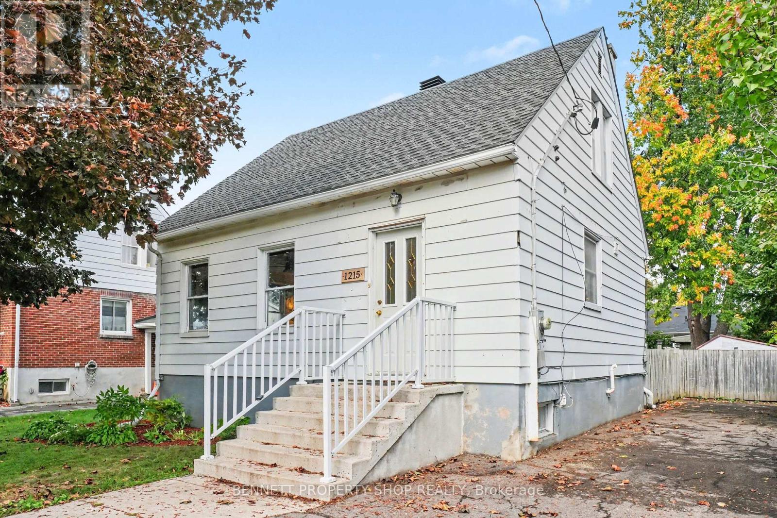 1215 ERIE AVENUE, ottawa, Ontario