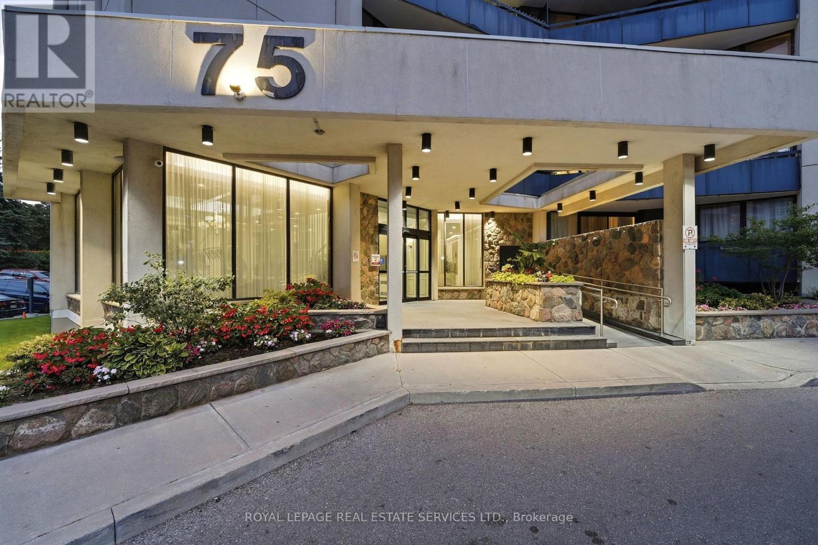 1502 - 75 Graydon Hall Drive, Toronto, Ontario  M4P 0B9 - Photo 2 - C14028506
