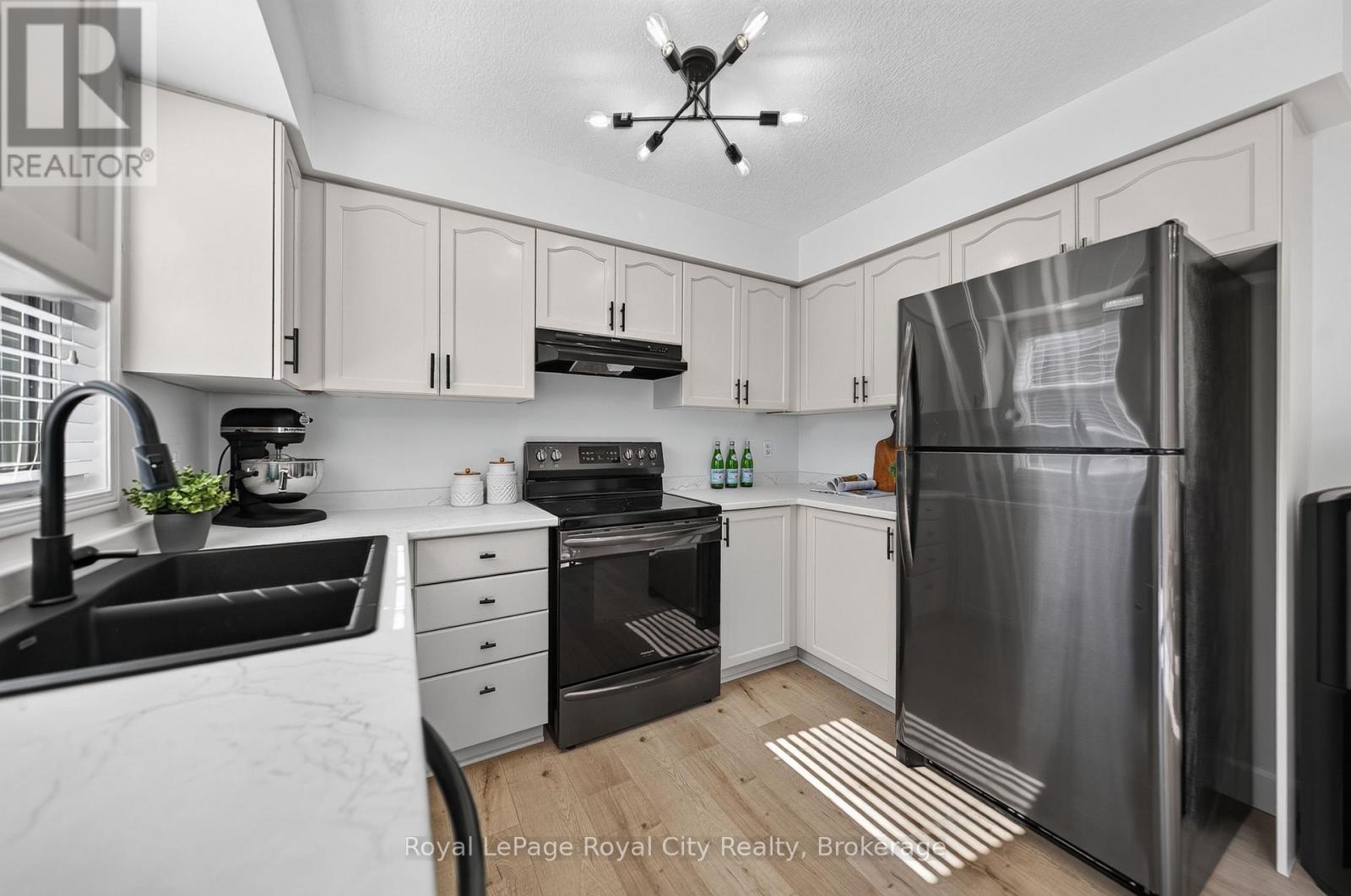 24 Brookfield Crescent, Kitchener, Ontario  N2E 0A7 - Photo 10 - X14028512