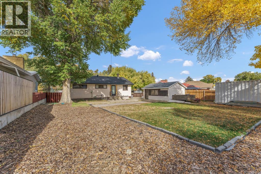 61 Huckvale Crescent Sw, Medicine Hat, Alberta  T1A 5J7 - Photo 4 - A2350453