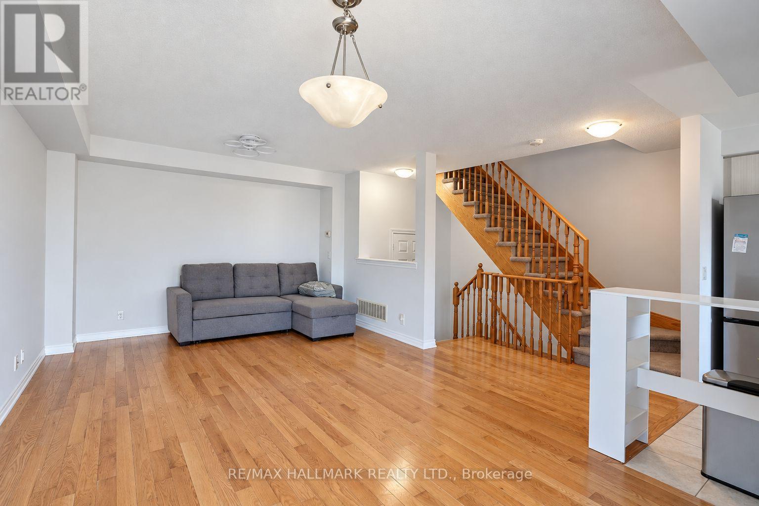 63 Tabaret Crescent, Oshawa, Ontario  L1L 0G5 - Photo 7 - E14028604