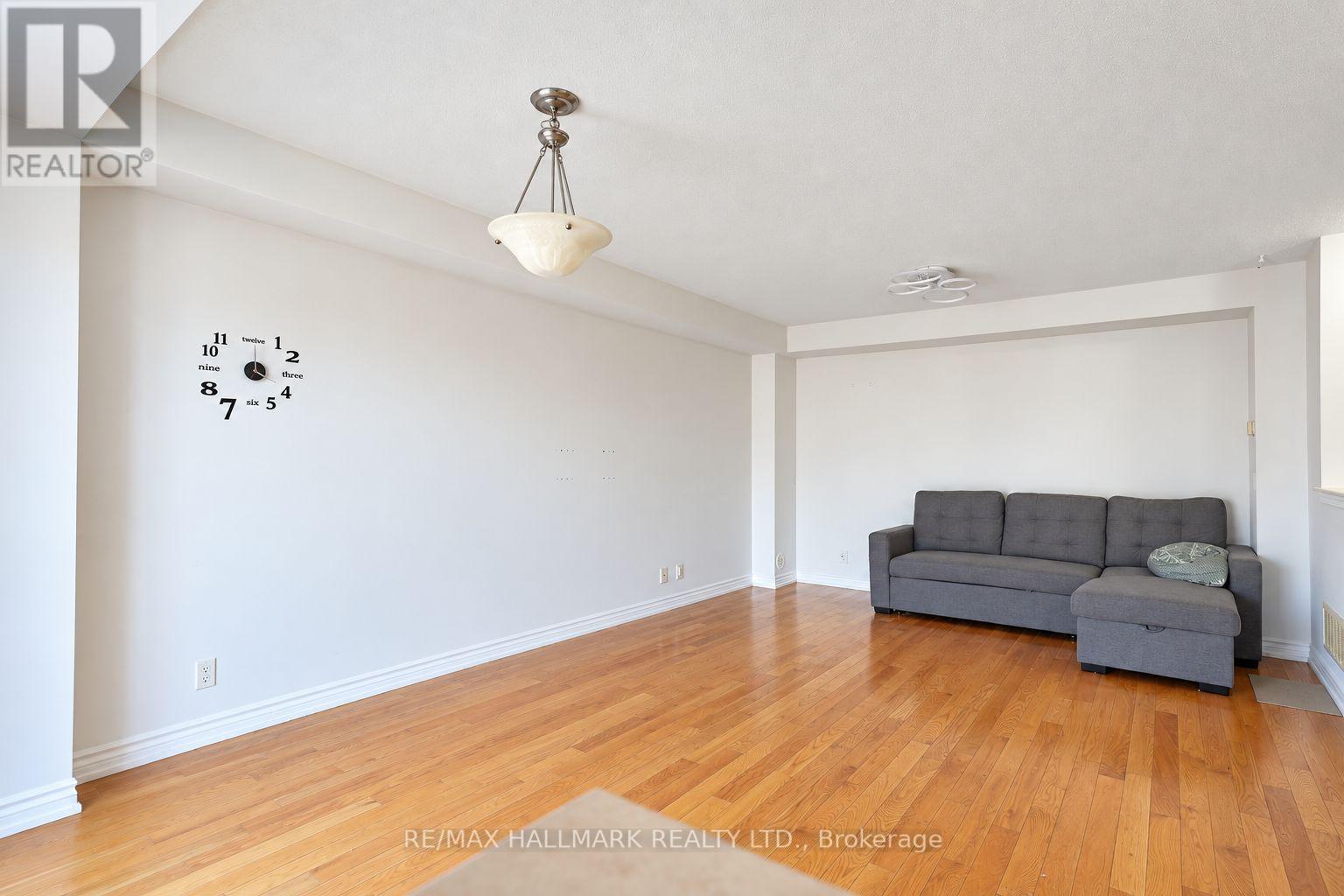 63 Tabaret Crescent, Oshawa, Ontario  L1L 0G5 - Photo 8 - E14028604