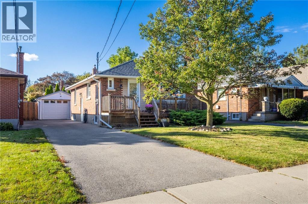 366 East 17th Street, Hamilton, Ontario  L9A 4N2 - Photo 2 - 40869638