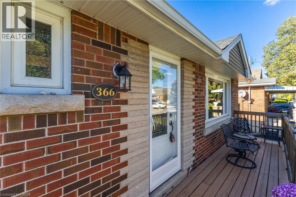 366 East 17th Street, Hamilton, Ontario  L9A 4N2 - Photo 5 - 40869638