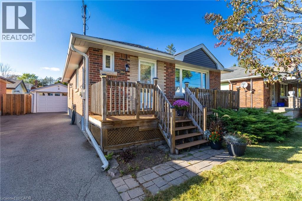 366 East 17th Street, Hamilton, Ontario  L9A 4N2 - Photo 3 - 40869638