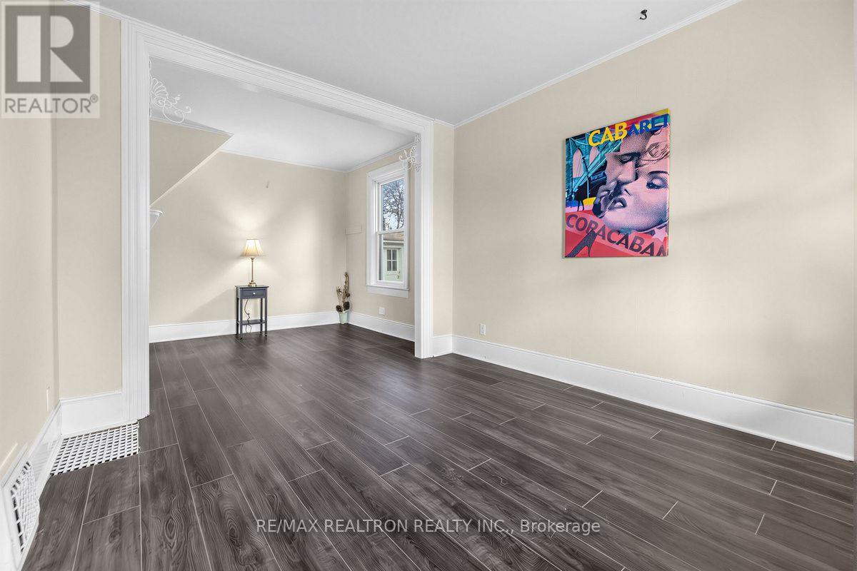 52 Parkside Drive, Barrie, Ontario  L4N 1W9 - Photo 7 - S14028636
