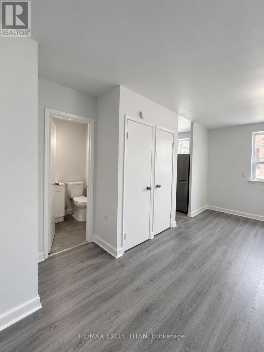 101 - 4 Hill Heights Road, Toronto, Ontario  M8Y 1Z1 - Photo 9 - W14028568