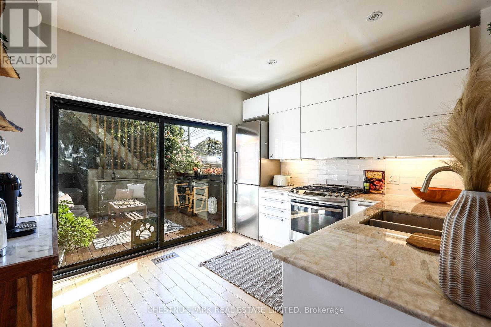 517 Crawford Street, Toronto, Ontario  M6G 3J9 - Photo 17 - C14027512