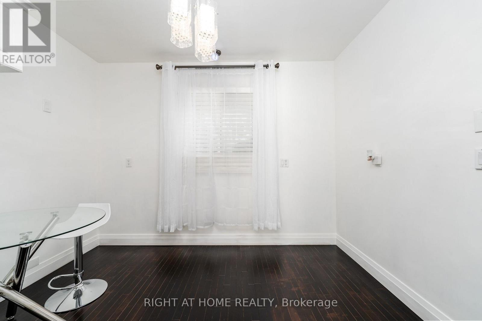 Bi-Level Unit - 105 Glenridge Avenue, St. Catharines, Ontario  L2R 4X5 - Photo 4 - X13833268