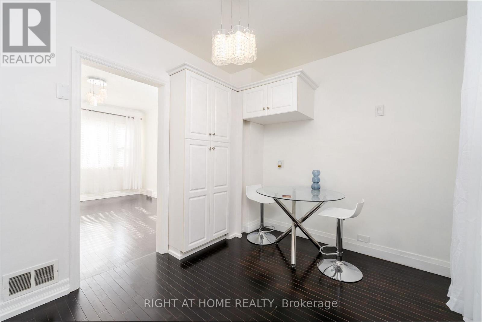 Bi-Level Unit - 105 Glenridge Avenue, St. Catharines, Ontario  L2R 4X5 - Photo 5 - X13833268