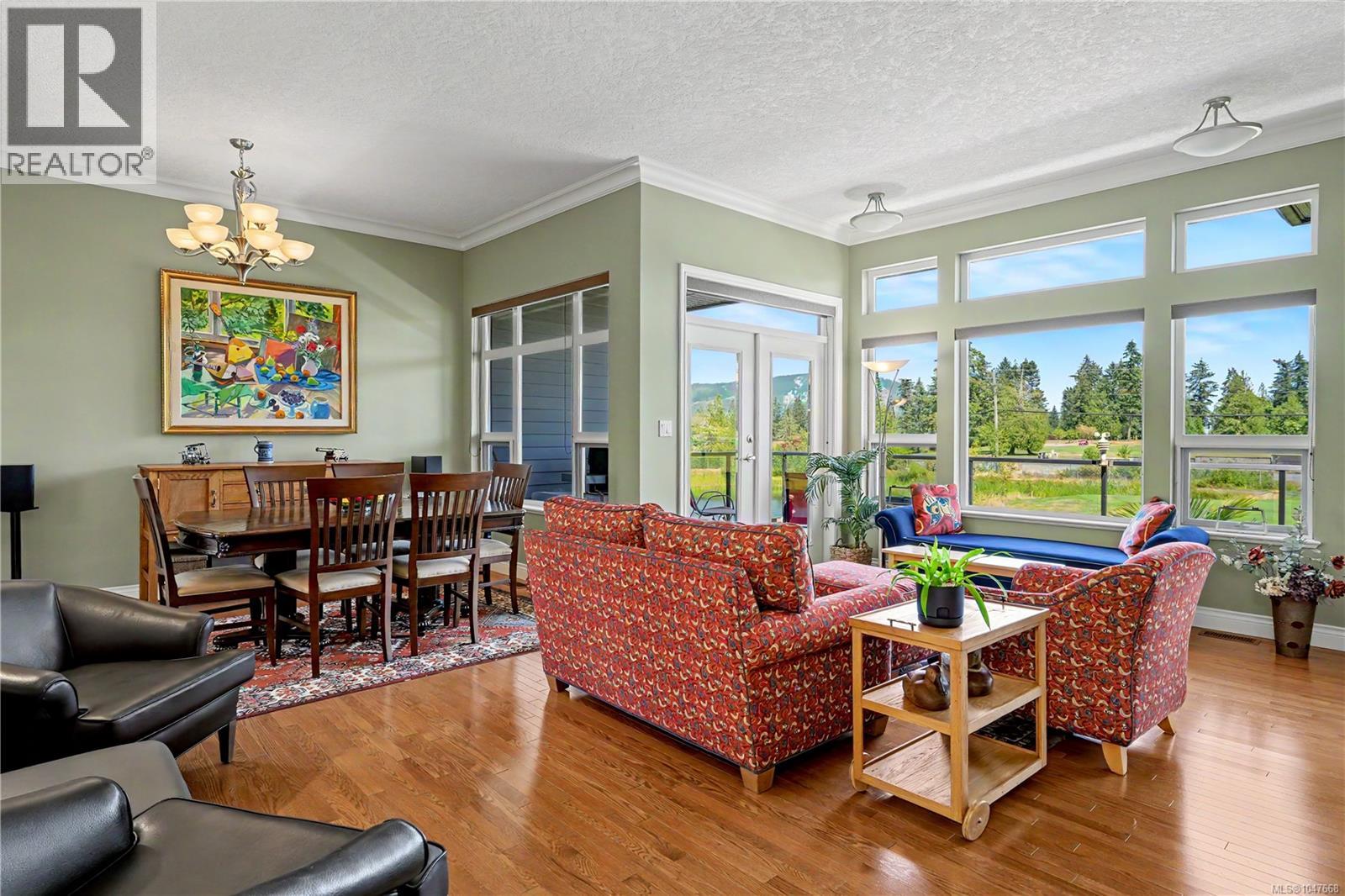 873 Country Club Dr