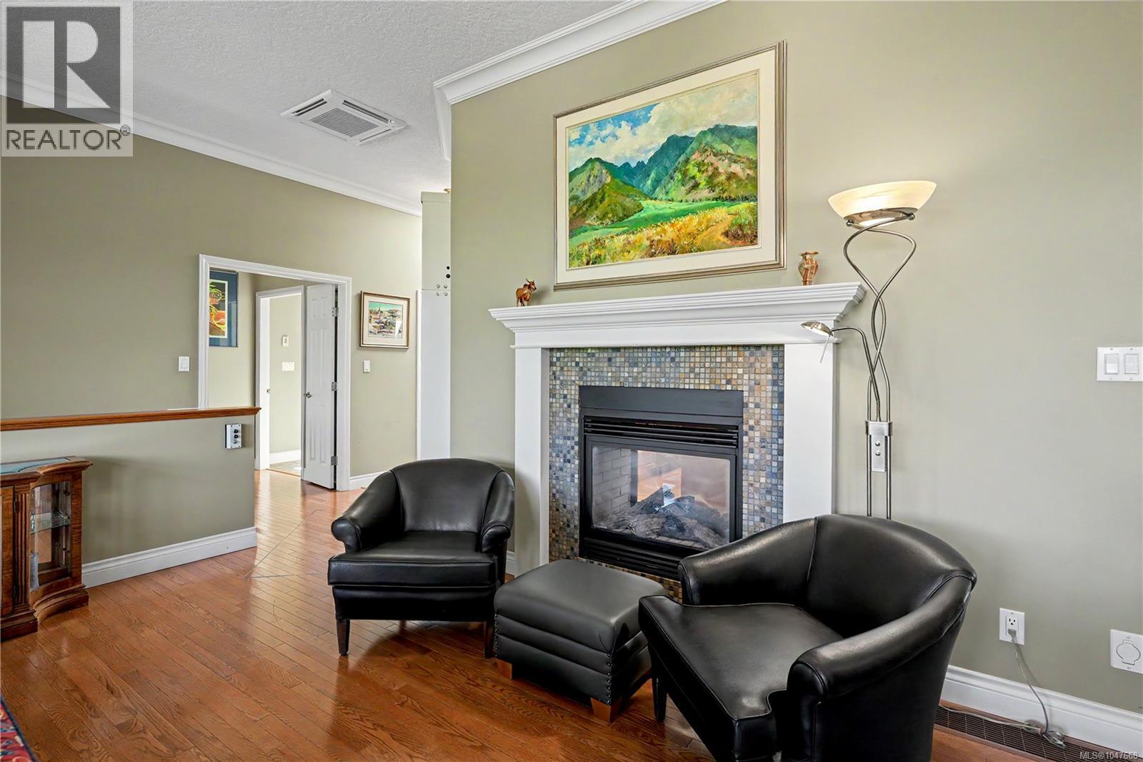 873 Country Club Dr